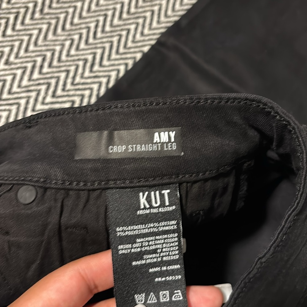 Kut from the Kloth | Amy Crop Straight Leg | Black Ankle Jeans | Sz 6 - Picture 3 of 6